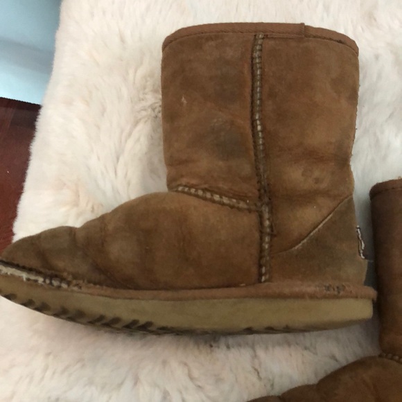 COPY - Girls Classic UGGS - Picture 8 of 10